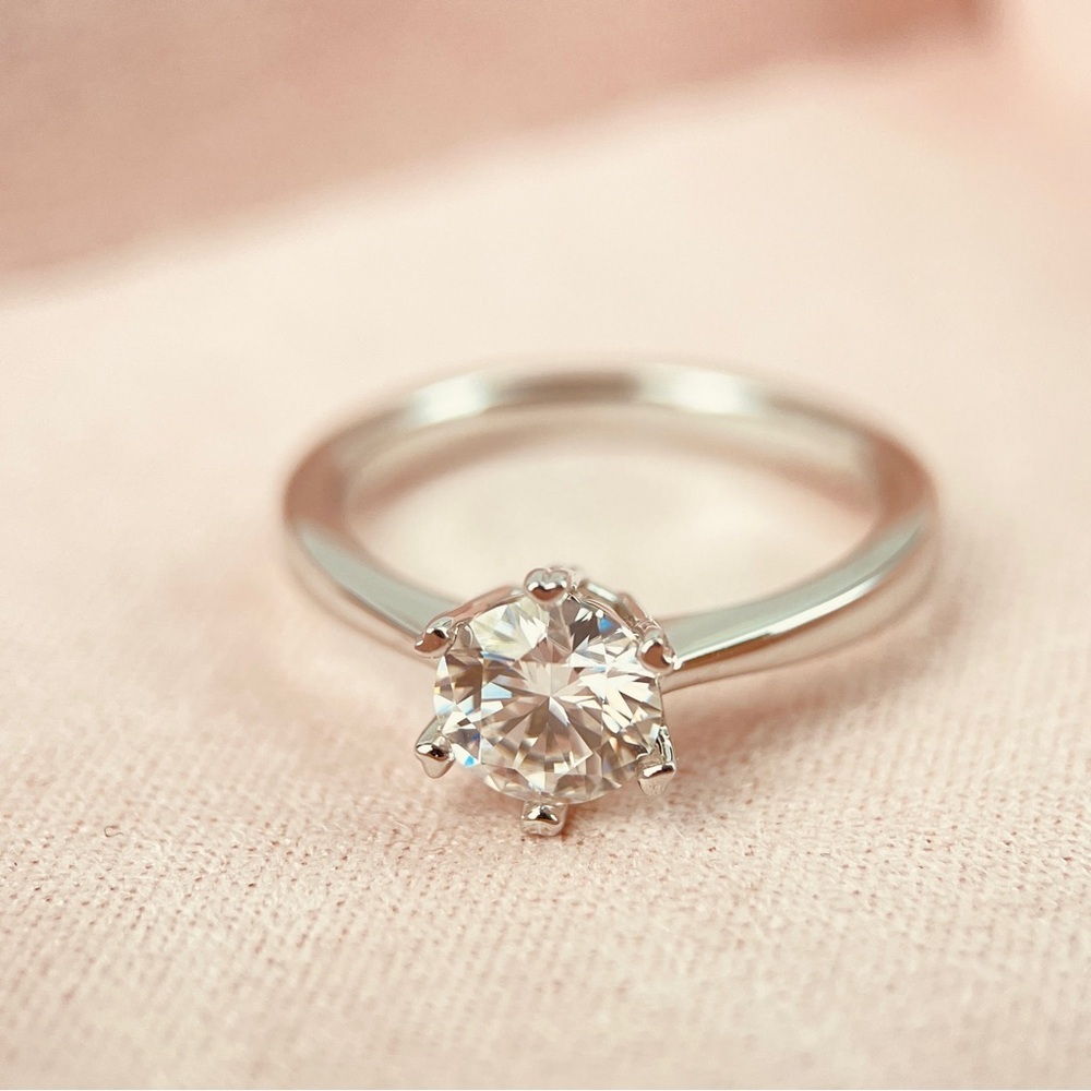 Moissanite 1ct Diamond Solitaire Engagement Ring Sterling Silver Size 7 - Picture 4 of 6